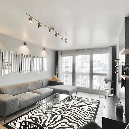 Charming Paris La Defense *
